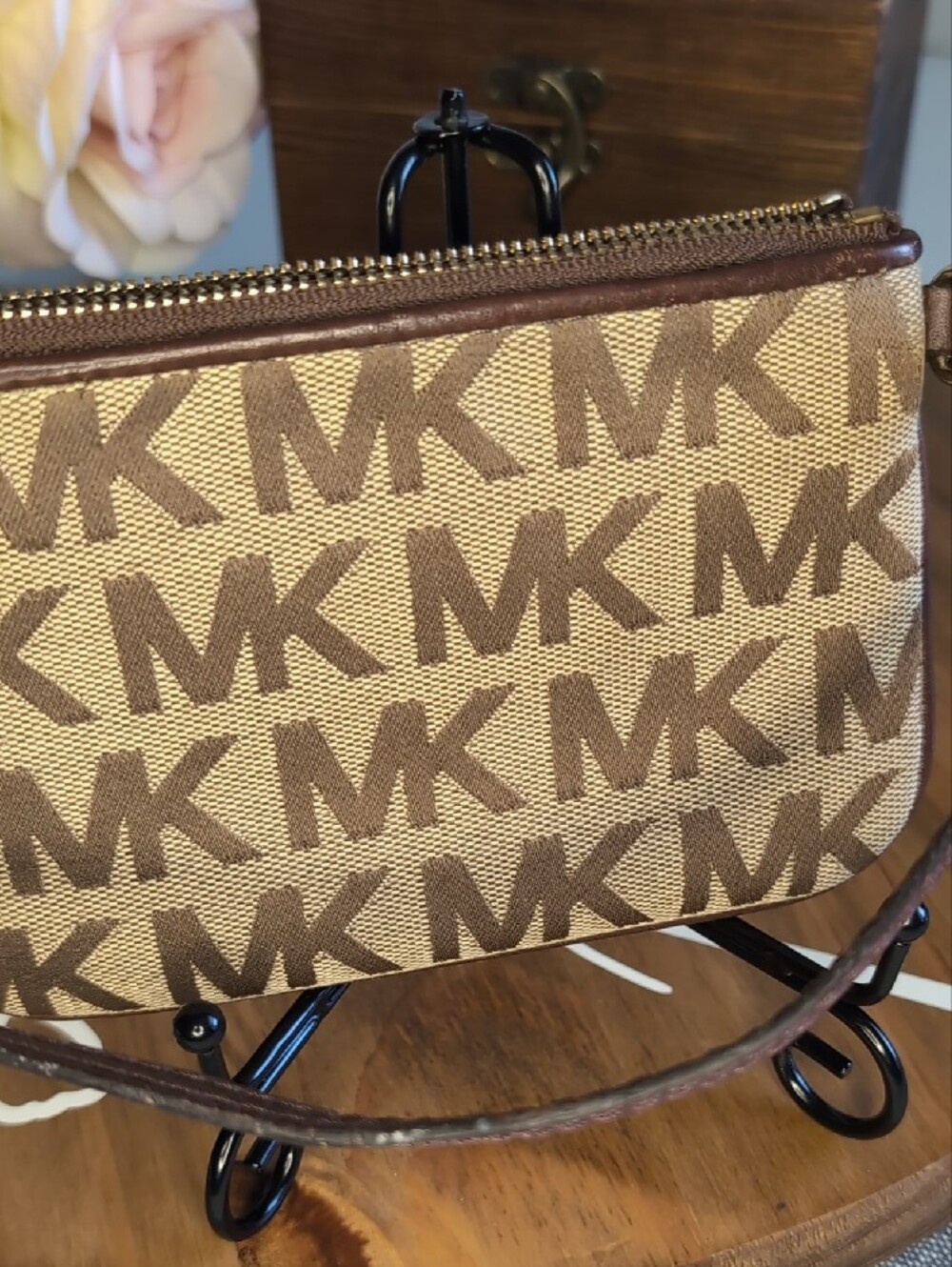🌹Michael Kors Signature MK Canvas Wristlet - Picture 13 of 13